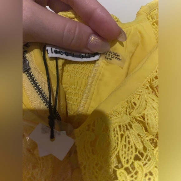 NWT! Alice + Olivia Bleeker Ruffled Lace Crop Top Sunbeam Yellow Smocked🌼 XS - Picture 14 of 16